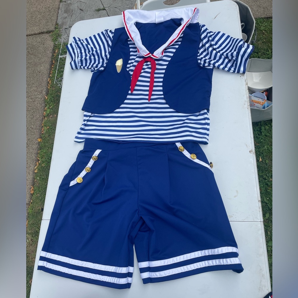 Robin scoops ahoy costume
